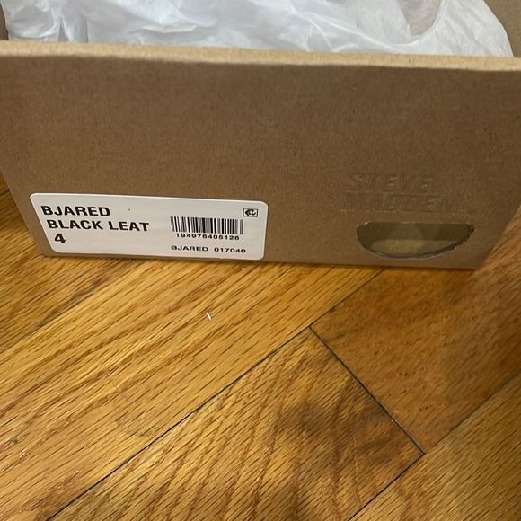 New Steve Madden boys shoes - Picture 4 of 4